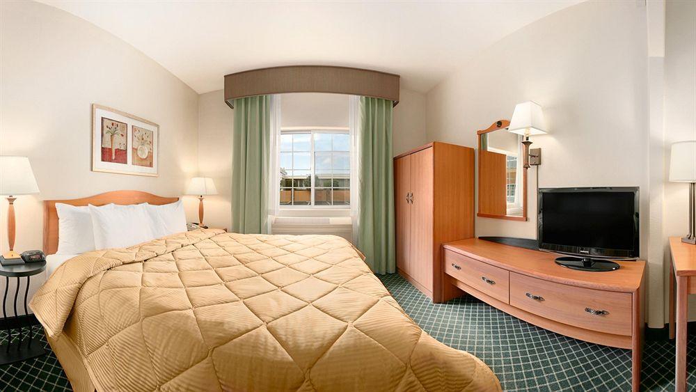 Comfort Inn & Suites Oakland Airport Экстерьер фото