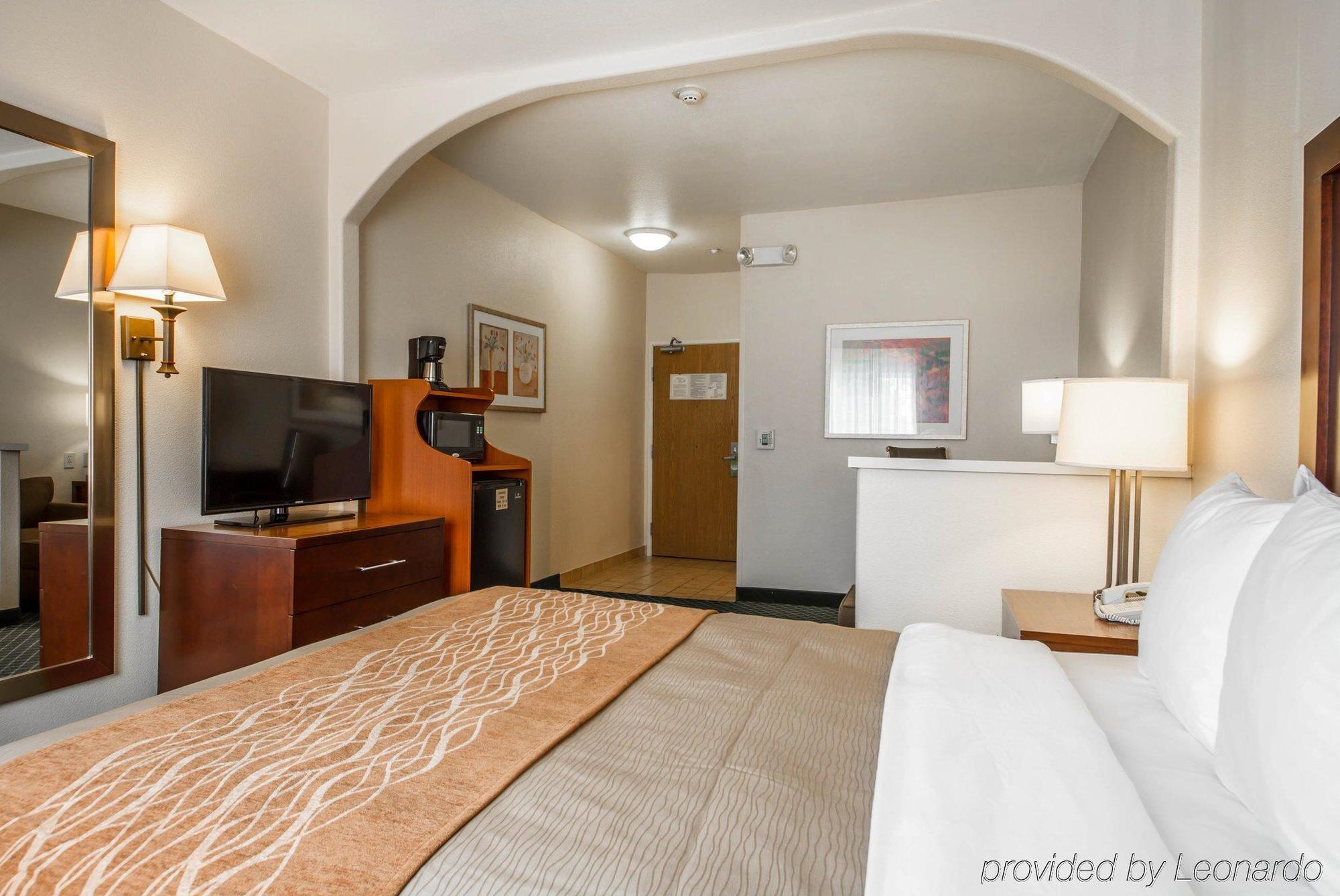Comfort Inn & Suites Oakland Airport Экстерьер фото