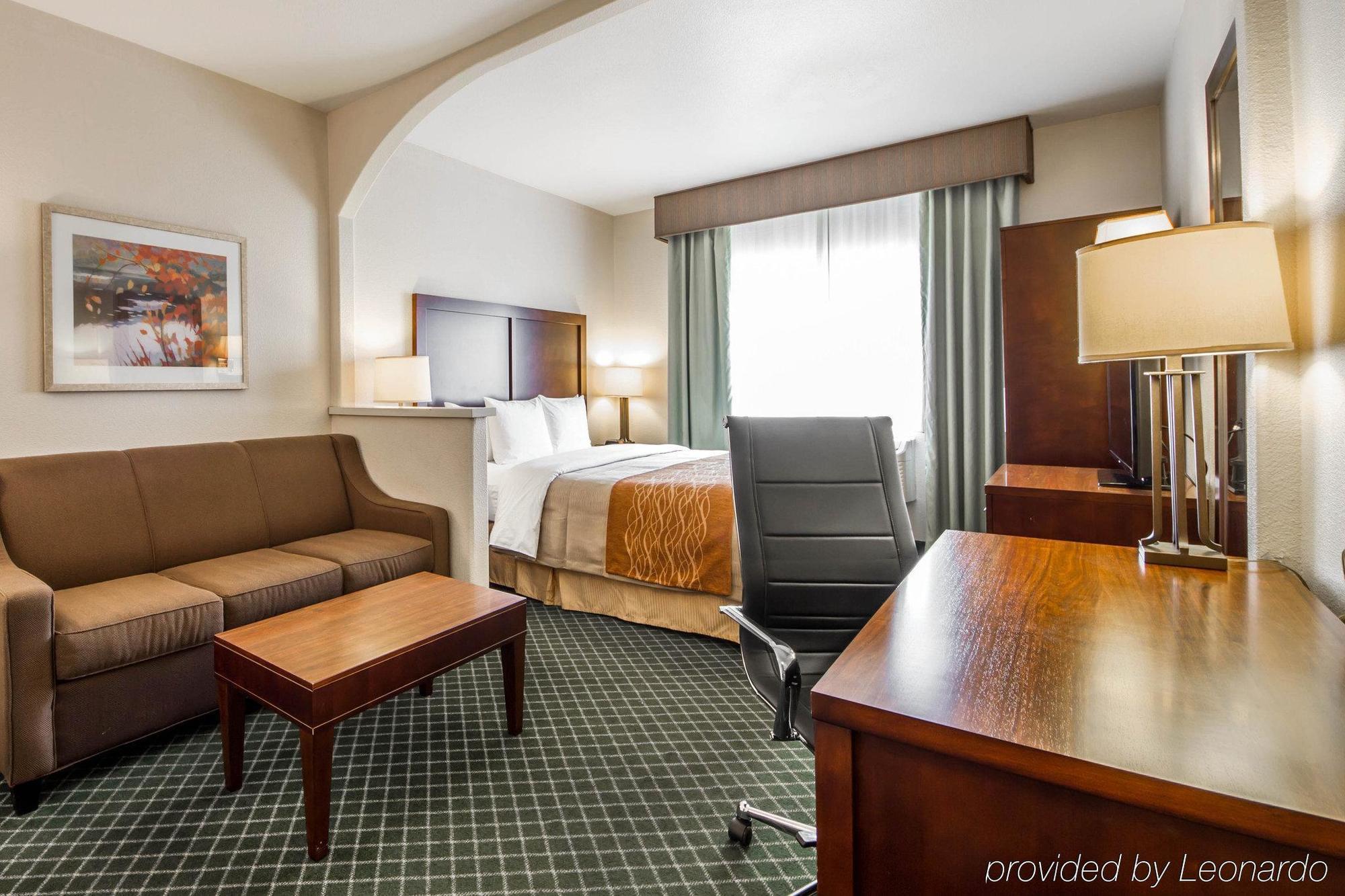 Comfort Inn & Suites Oakland Airport Экстерьер фото