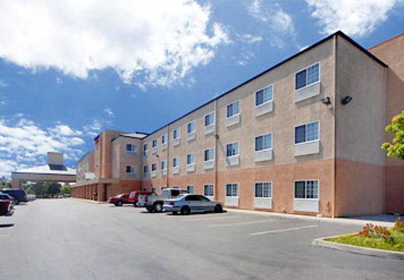 Comfort Inn & Suites Oakland Airport Экстерьер фото