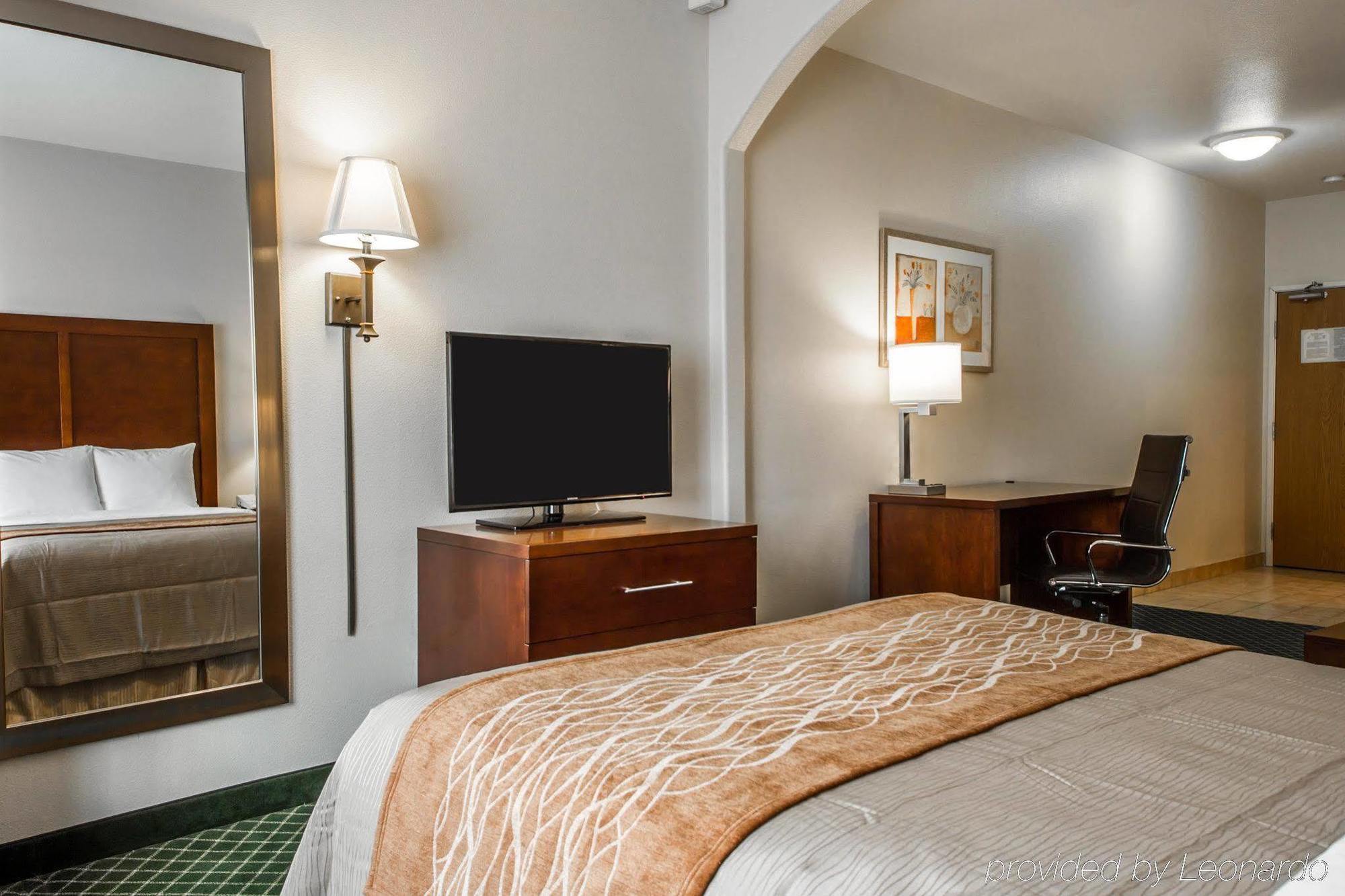 Comfort Inn & Suites Oakland Airport Экстерьер фото