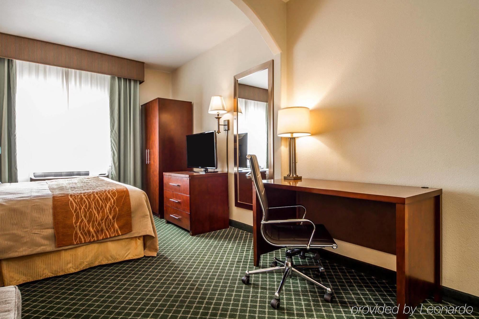 Comfort Inn & Suites Oakland Airport Экстерьер фото