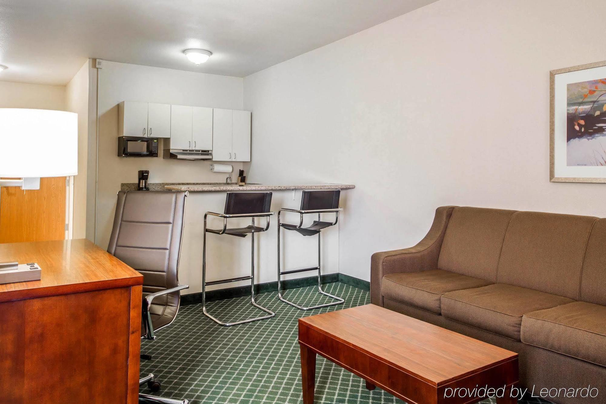Comfort Inn & Suites Oakland Airport Экстерьер фото