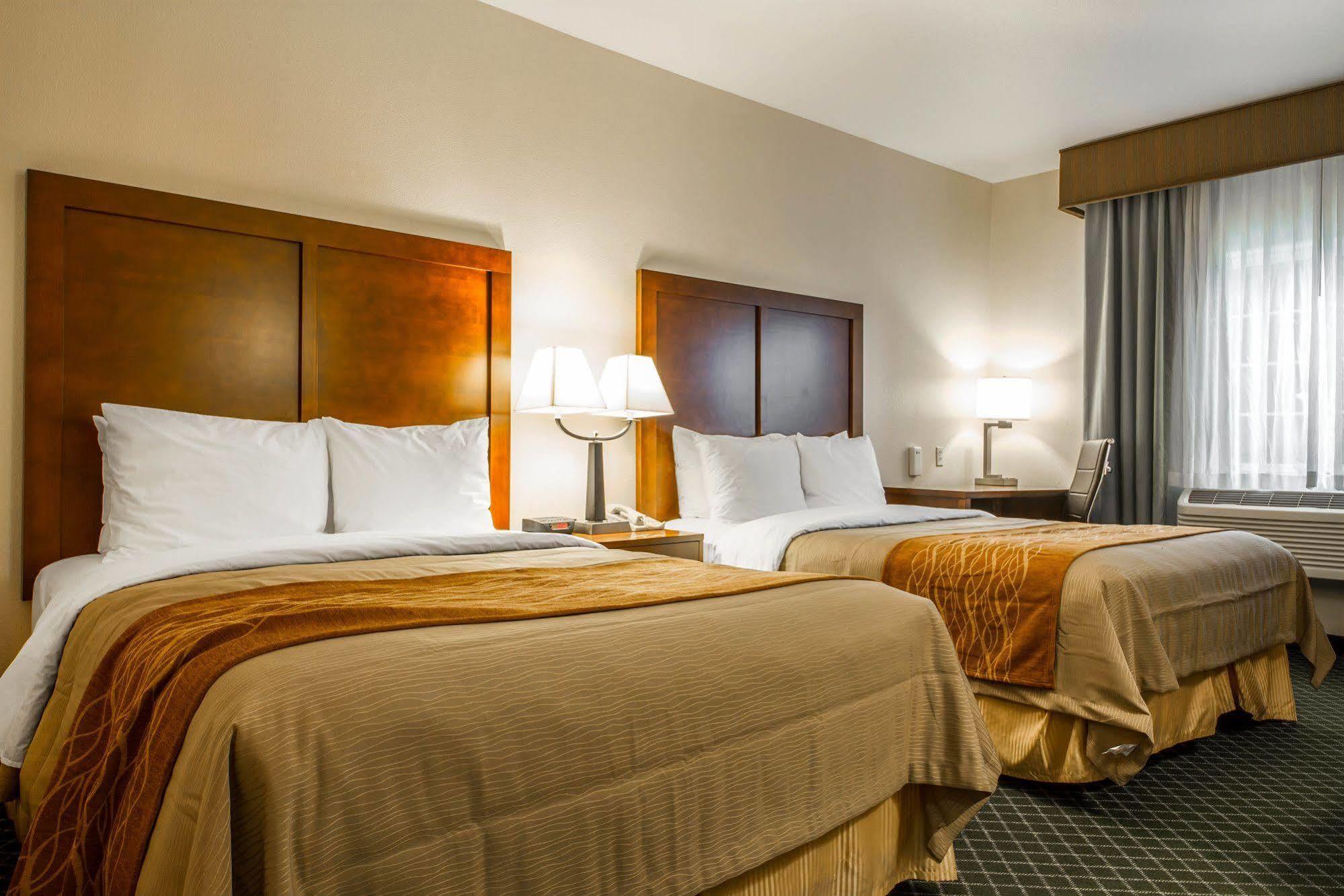 Comfort Inn & Suites Oakland Airport Экстерьер фото