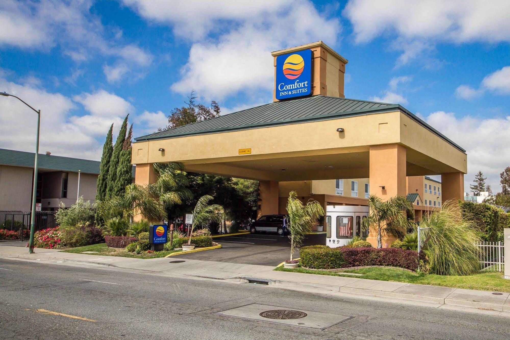Comfort Inn & Suites Oakland Airport Экстерьер фото