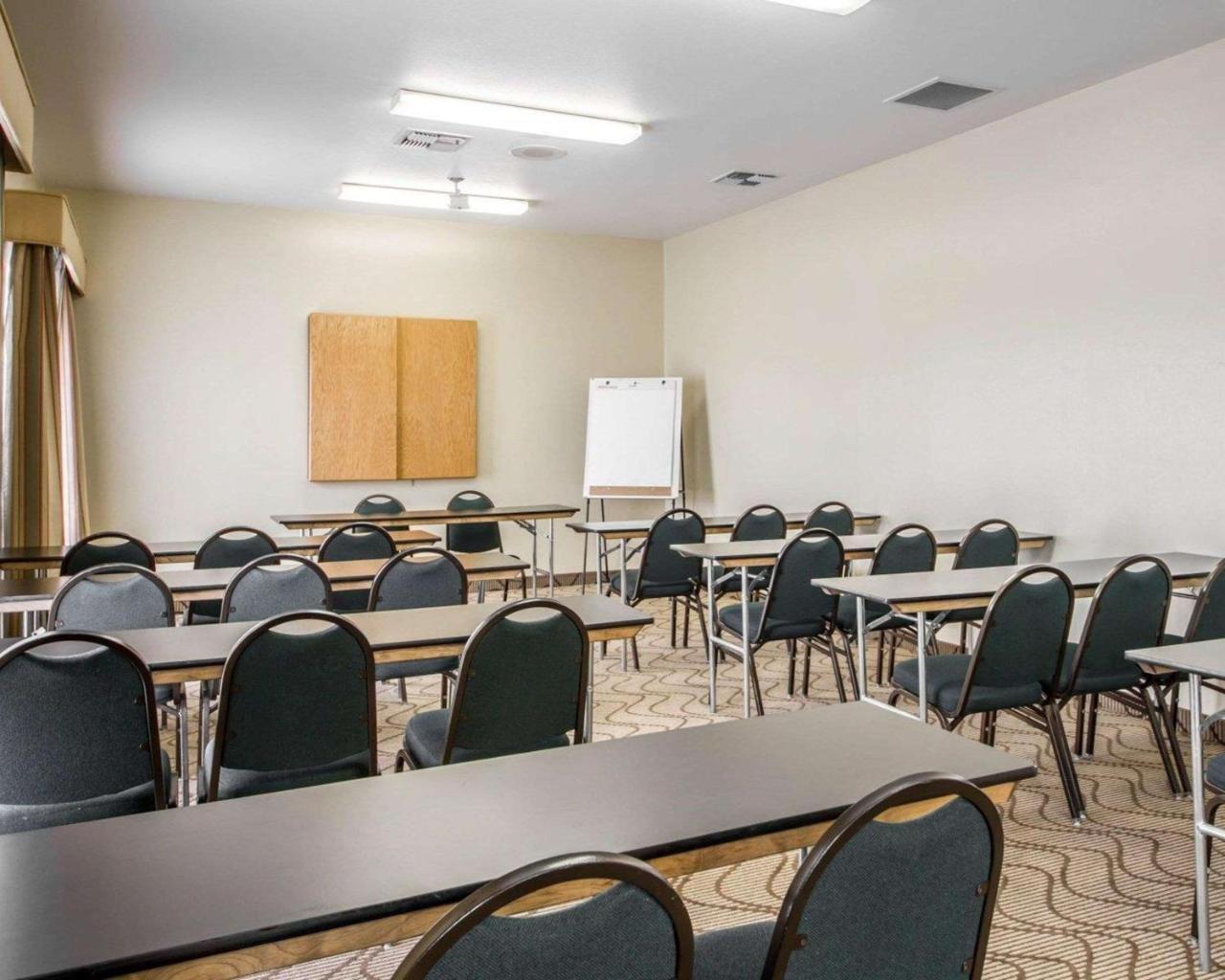 Comfort Inn & Suites Oakland Airport Экстерьер фото