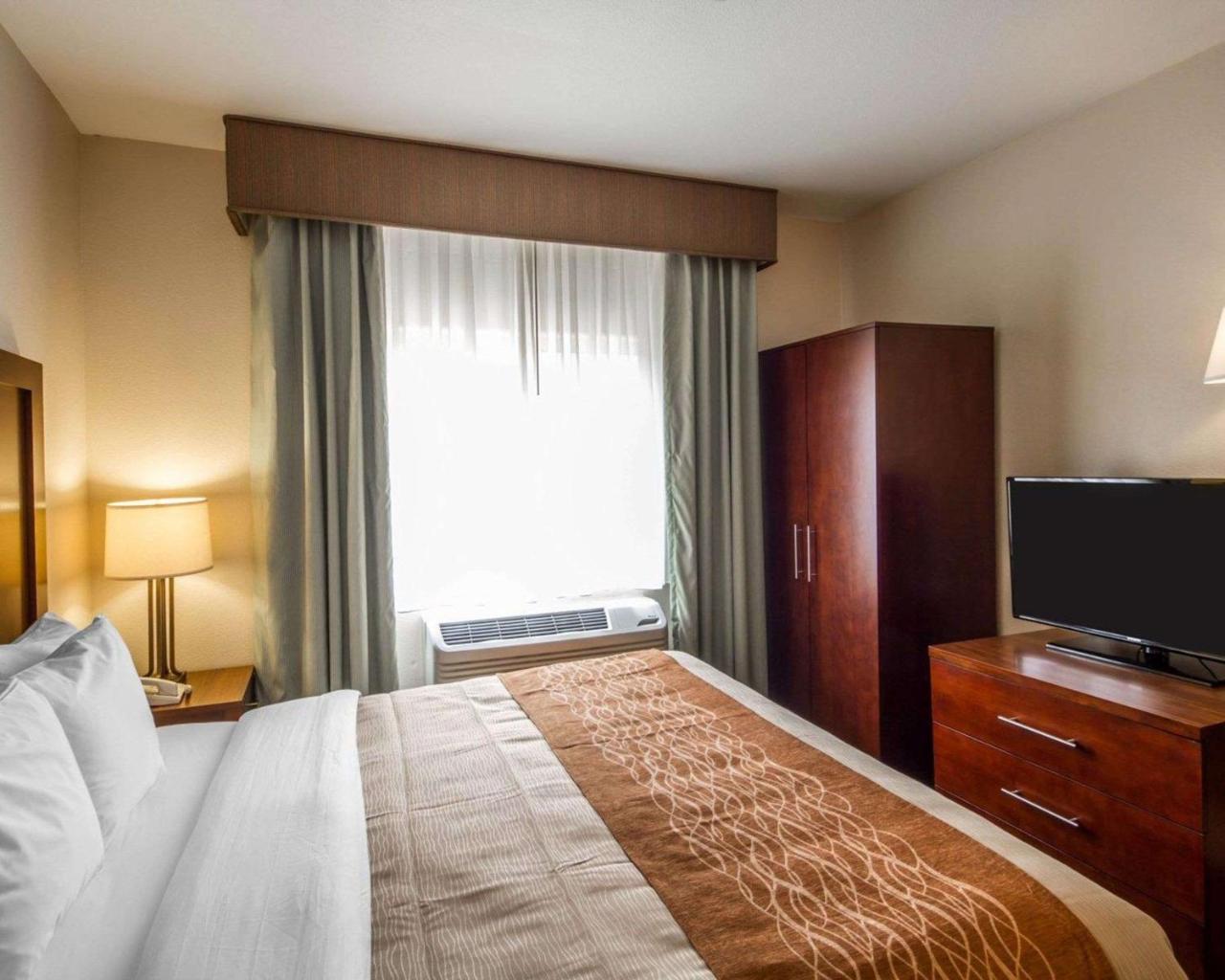 Comfort Inn & Suites Oakland Airport Экстерьер фото