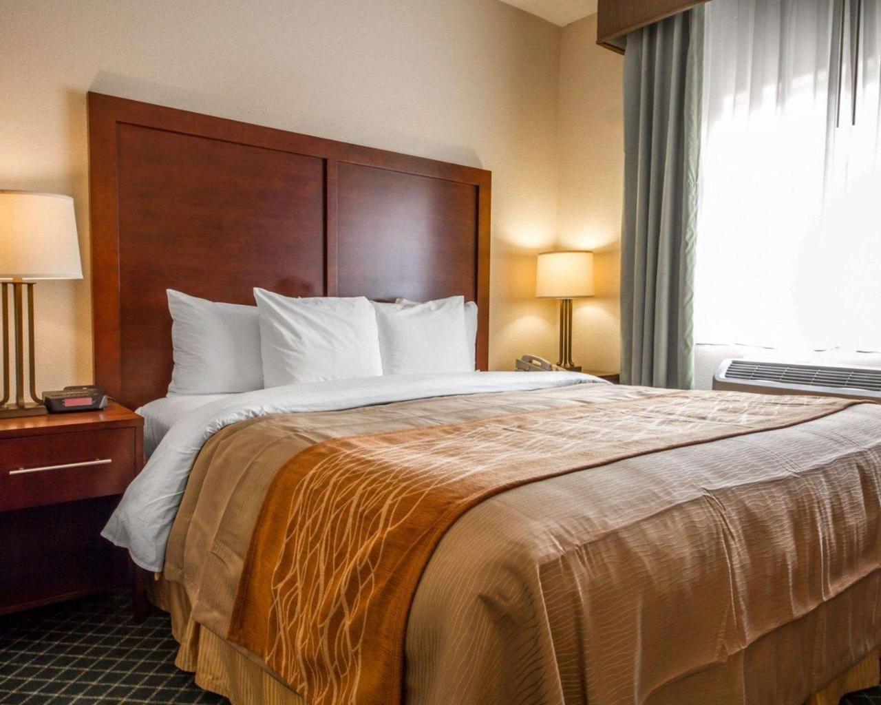 Comfort Inn & Suites Oakland Airport Экстерьер фото