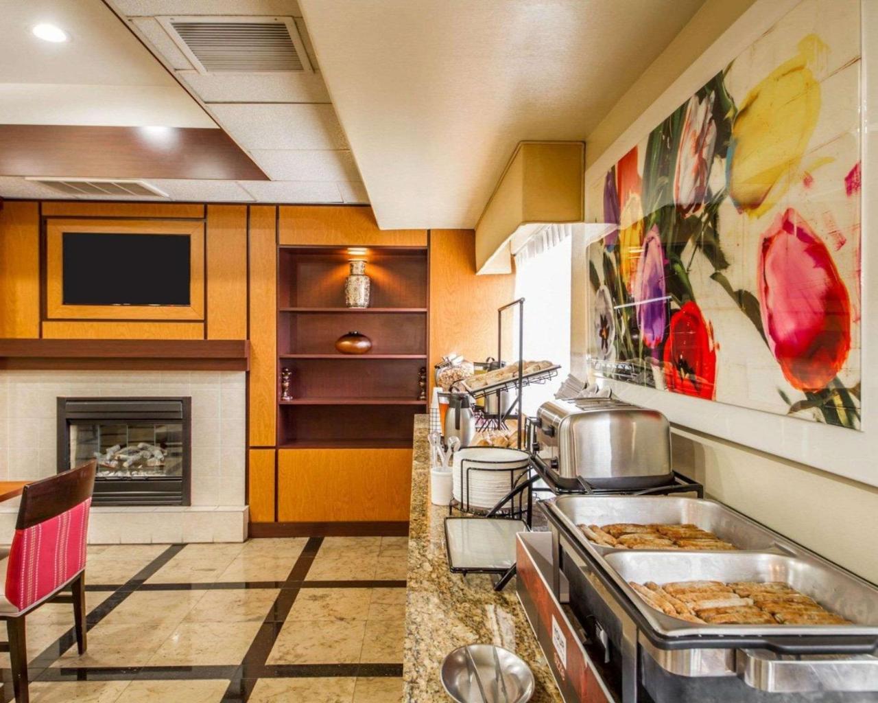Comfort Inn & Suites Oakland Airport Экстерьер фото