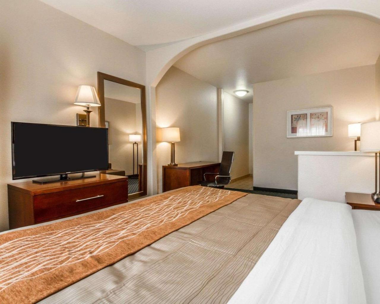 Comfort Inn & Suites Oakland Airport Экстерьер фото
