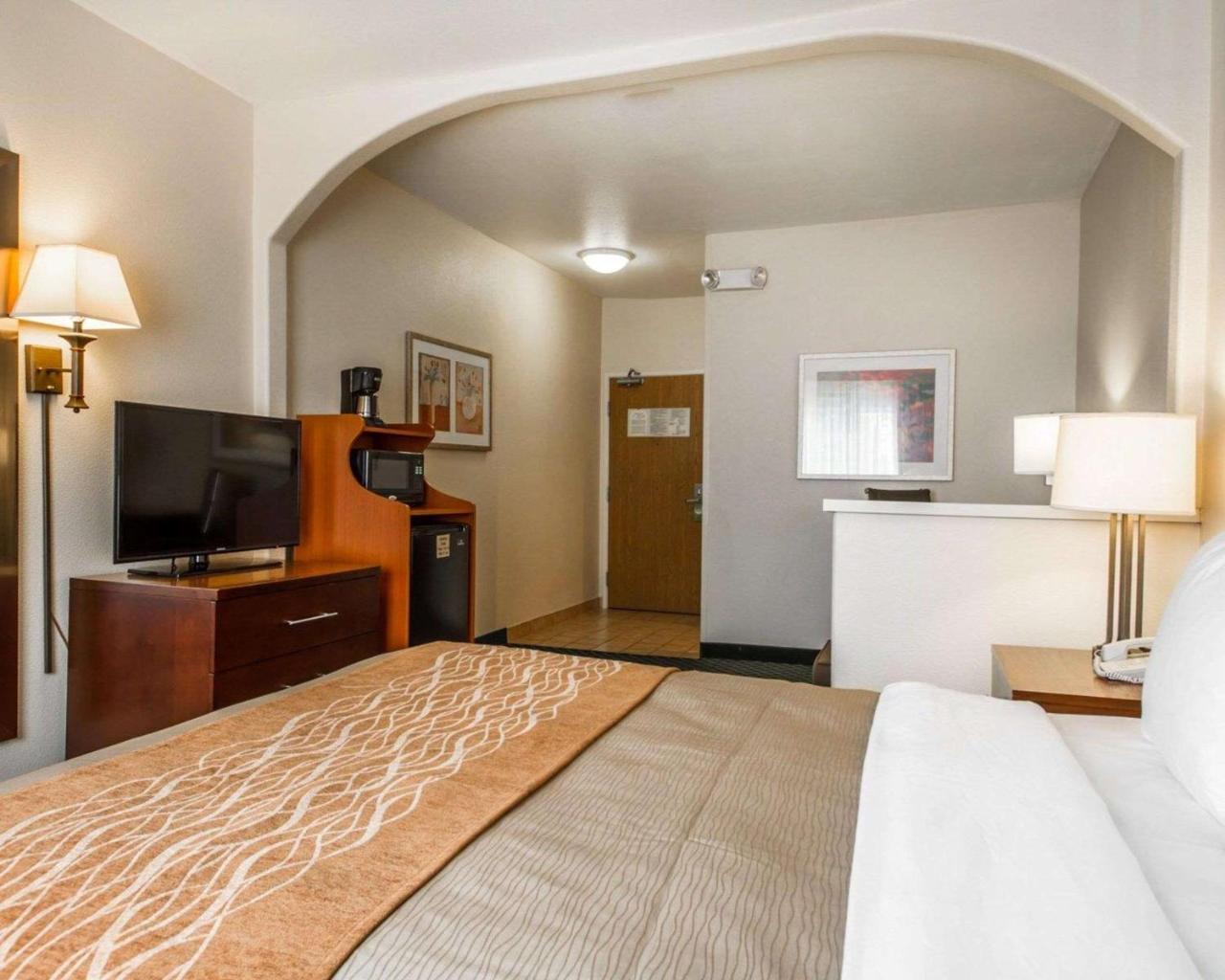 Comfort Inn & Suites Oakland Airport Экстерьер фото