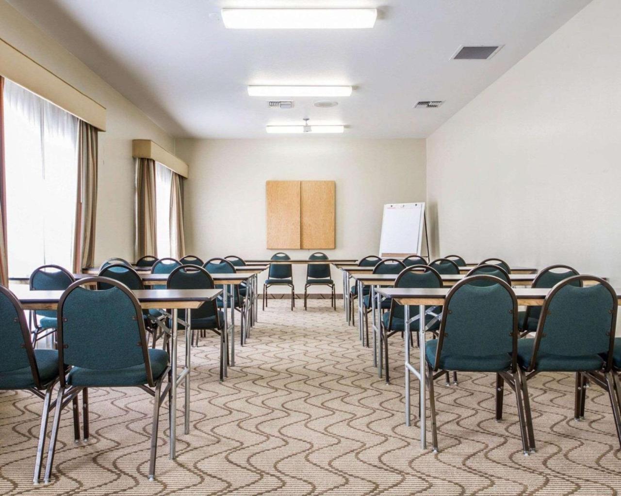 Comfort Inn & Suites Oakland Airport Экстерьер фото